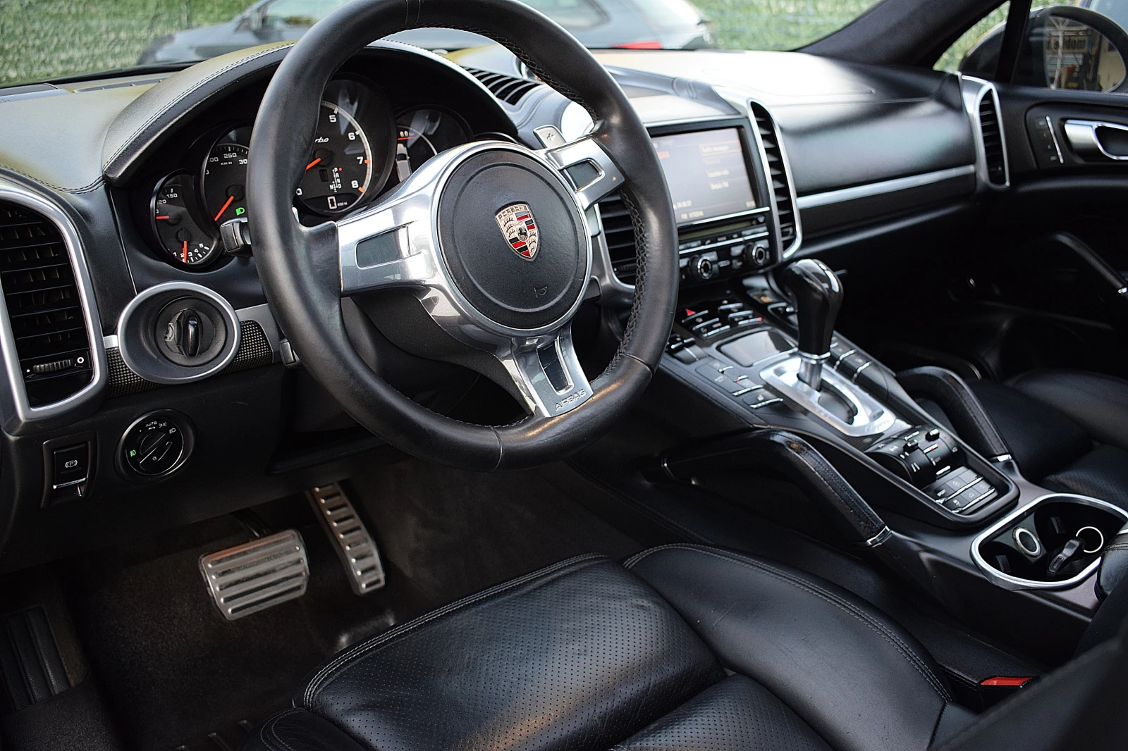 Porsche Cayenne 4.8ШВЕЙЦАРИЯ-ДИСТРОНИК/КОЖА/НАВИ/4x4, снимка 8 - Автомобили и джипове - 54858842