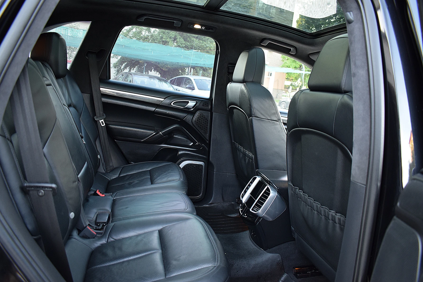 Porsche Cayenne 4.8ШВЕЙЦАРИЯ-ДИСТРОНИК/КОЖА/НАВИ/4x4, снимка 15 - Автомобили и джипове - 54858842