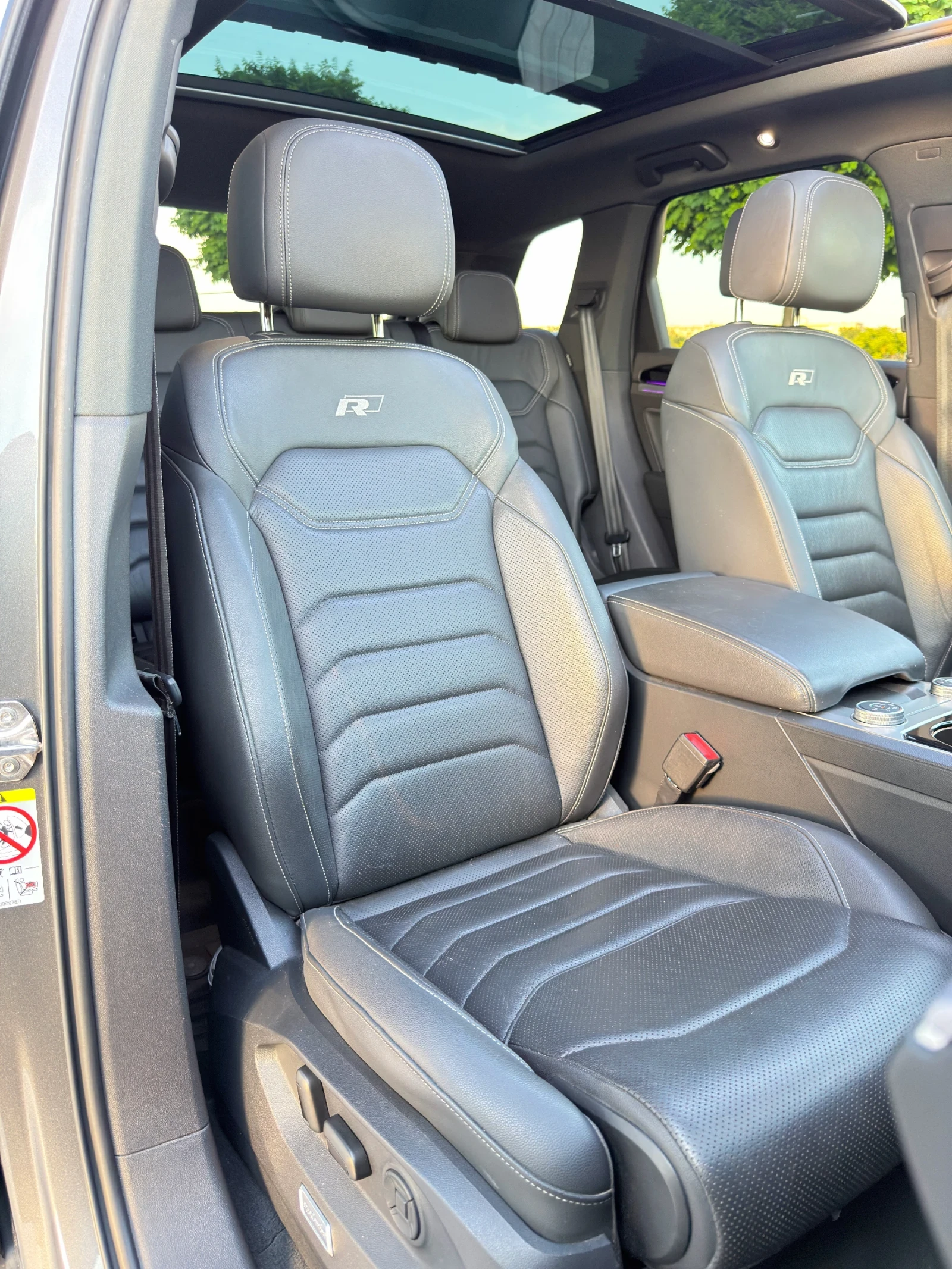 VW Touareg 3.0TDI/R-LINE/DAYTONA GRAU/FULL MAX/LIZING, снимка 11 - Автомобили и джипове - 54865369