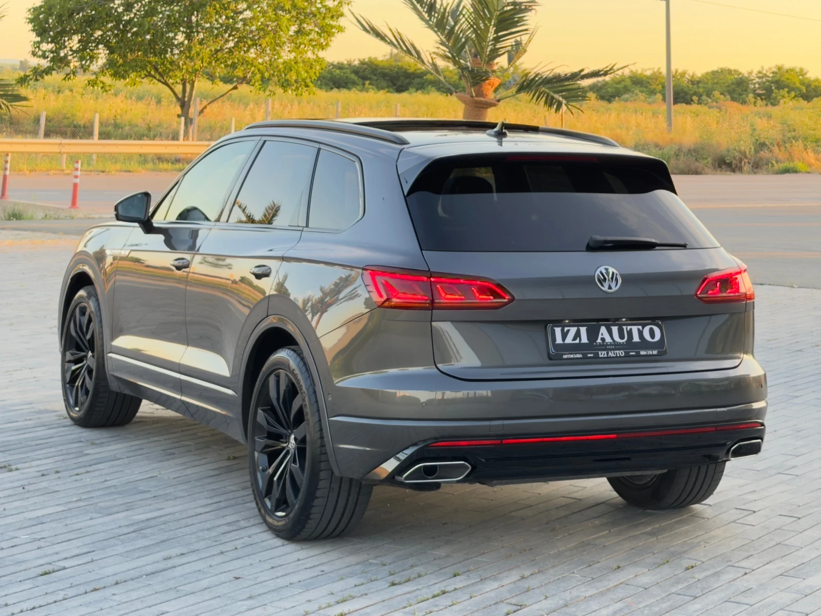 VW Touareg 3.0TDI/R-LINE/DAYTONA GRAU/FULL MAX/LIZING, снимка 6 - Автомобили и джипове - 54865369