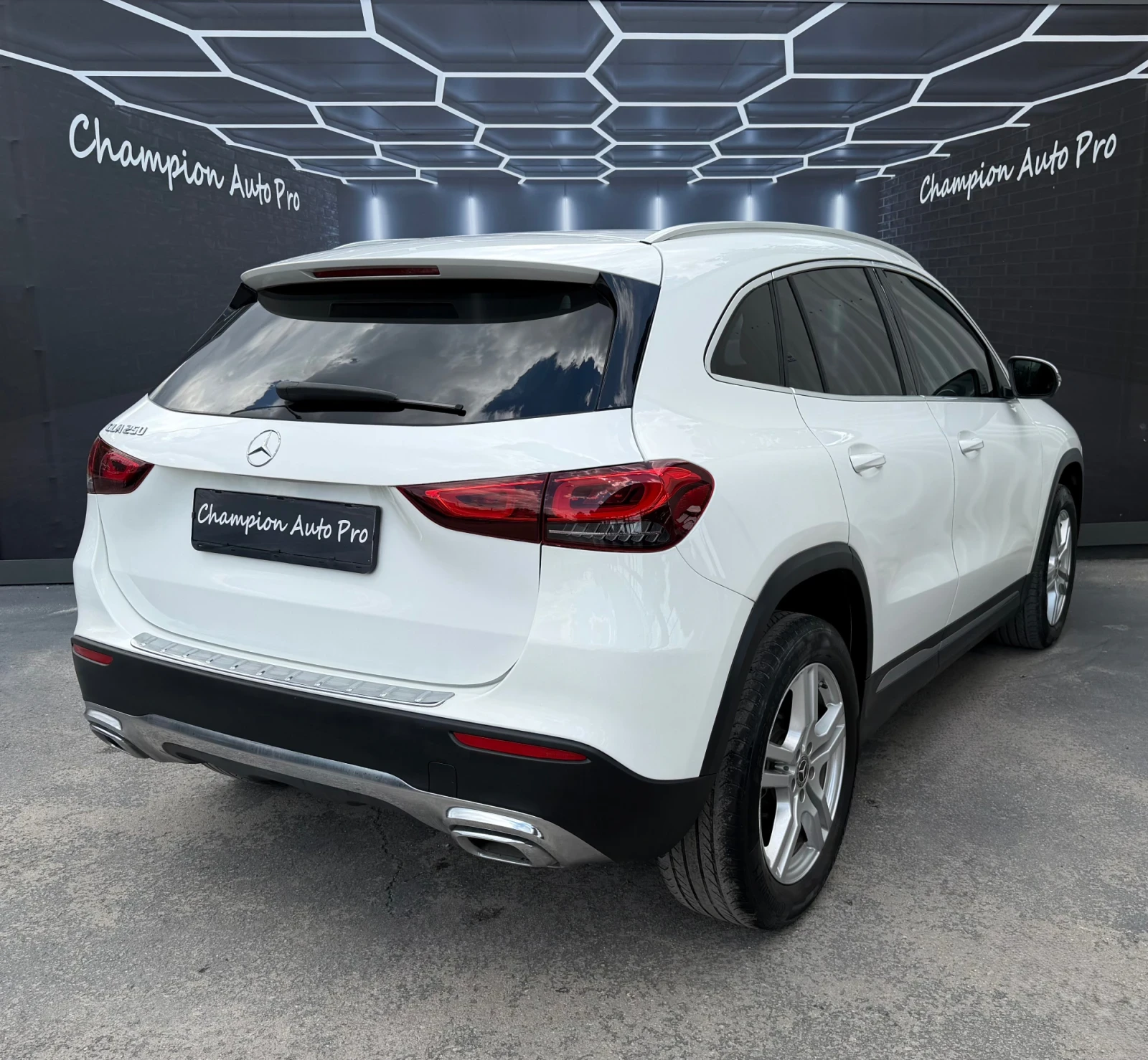 Mercedes-Benz GLA 250 39000 km, снимка 6 - Автомобили и джипове - 55206472