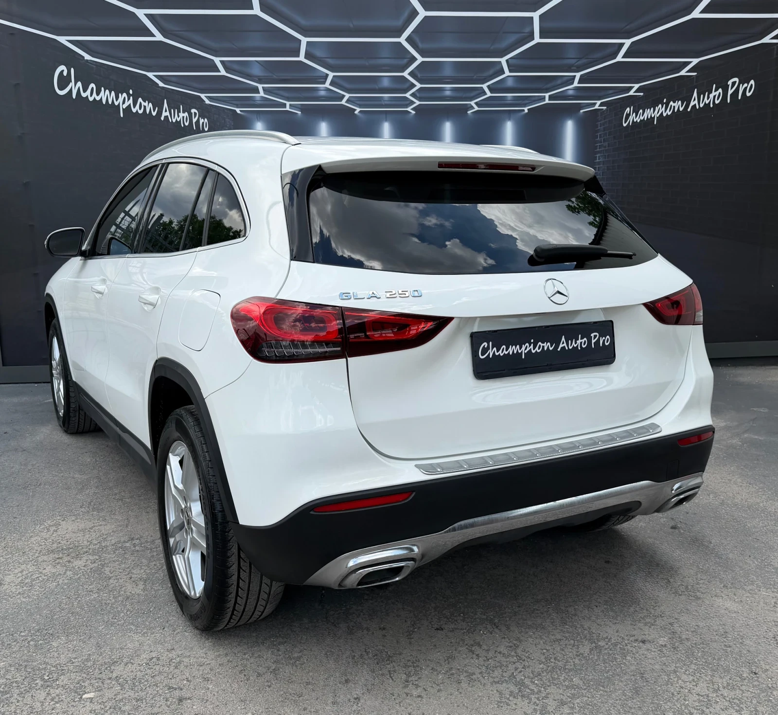 Mercedes-Benz GLA 250 39000 km, снимка 4 - Автомобили и джипове - 55206472