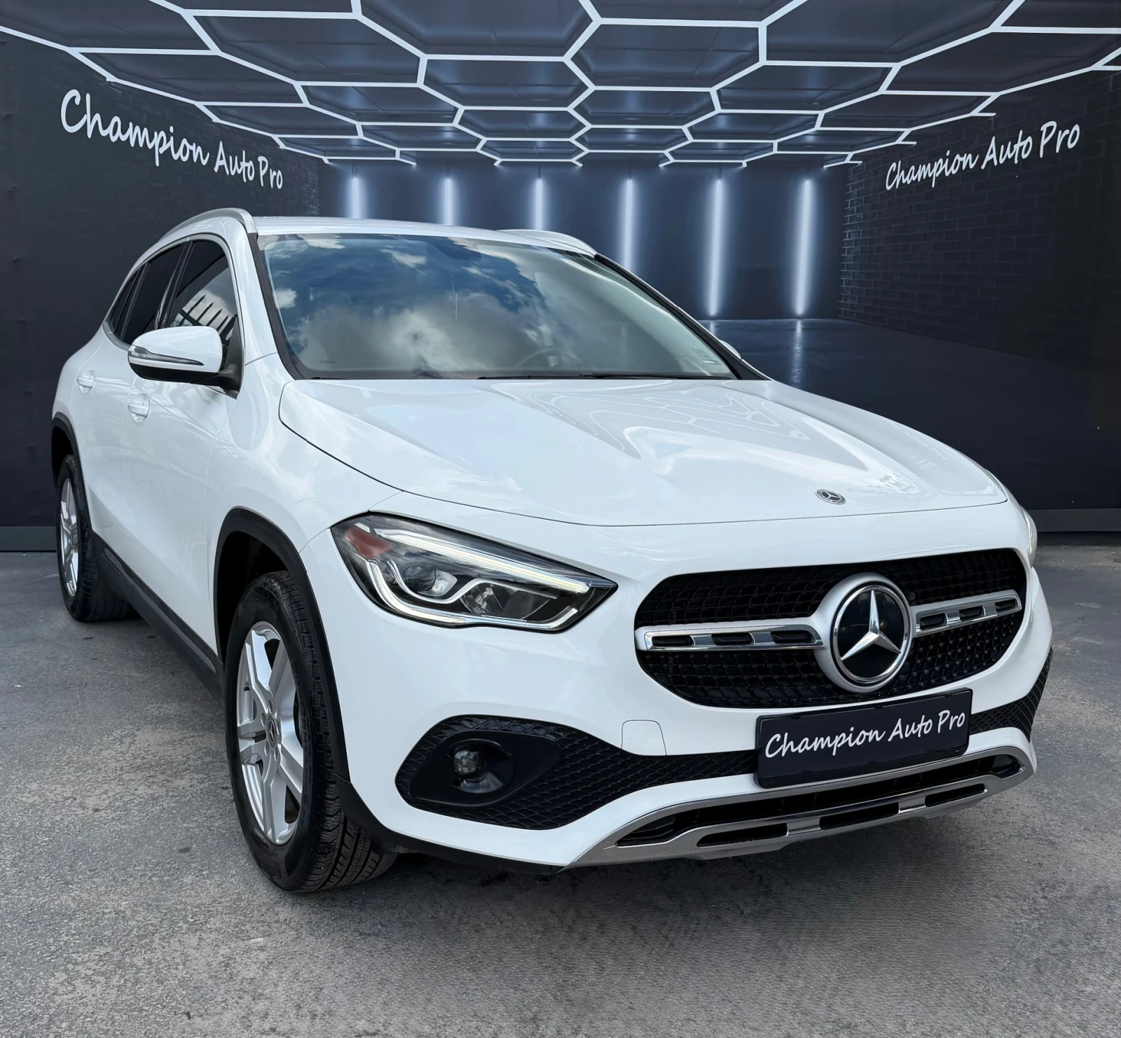 Mercedes-Benz GLA 250 39000 km, снимка 3 - Автомобили и джипове - 55206472