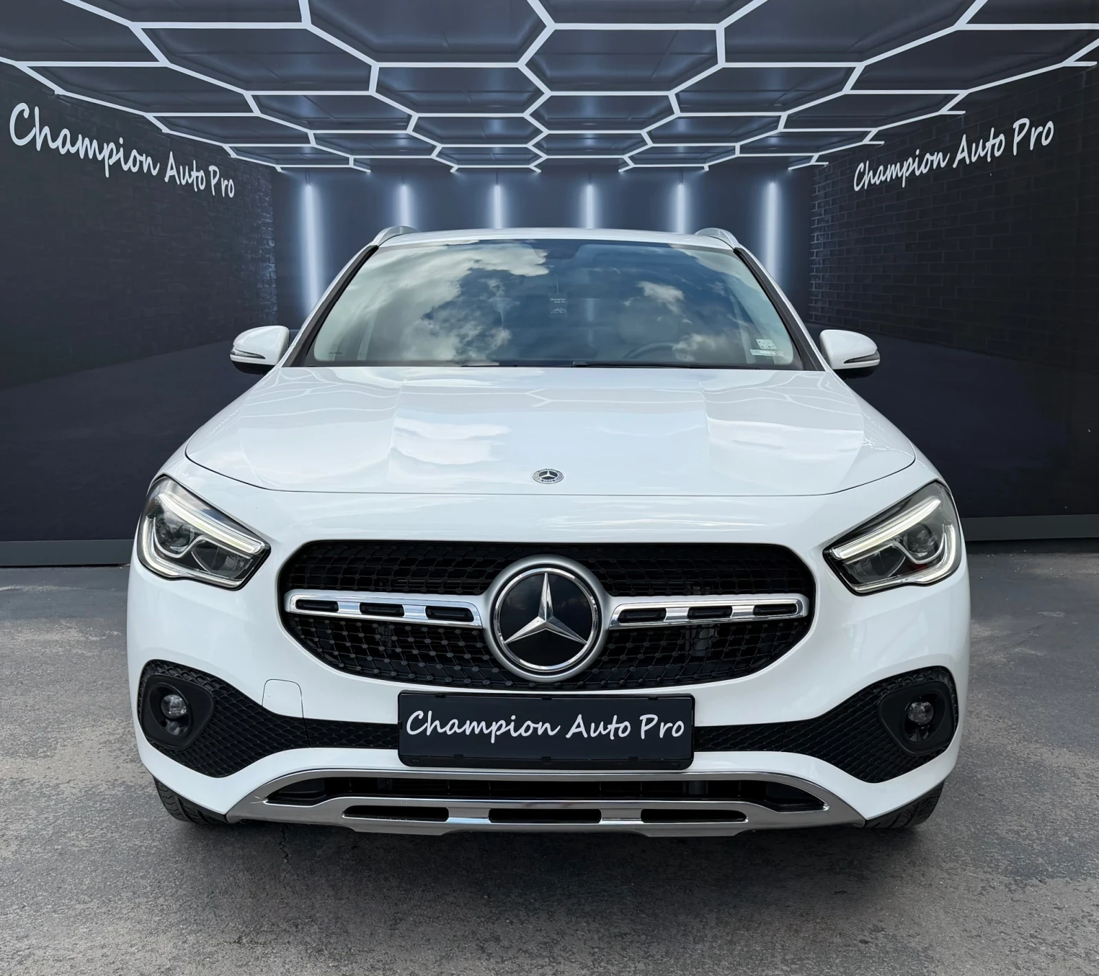 Mercedes-Benz GLA 250 39000 km, снимка 2 - Автомобили и джипове - 55206472