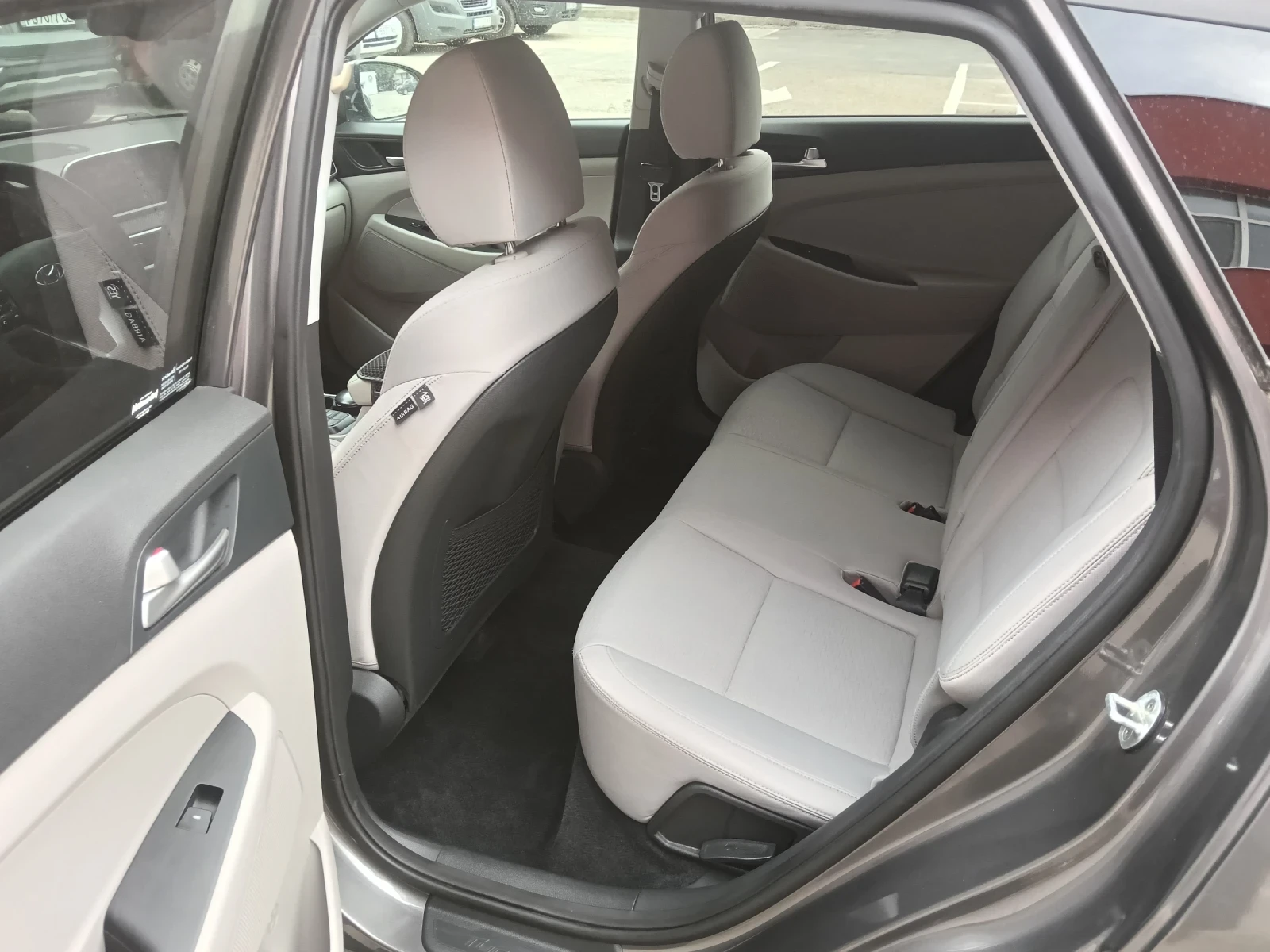 Hyundai Tucson, снимка 12 - Автомобили и джипове - 56042731