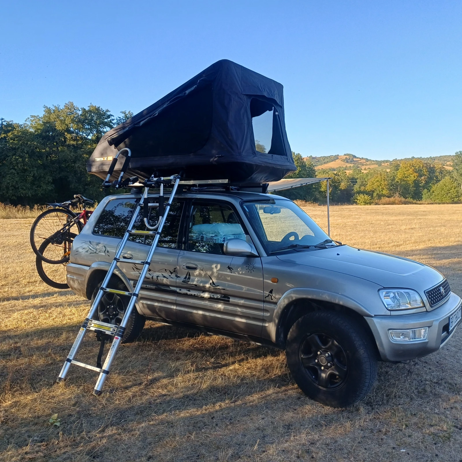 Toyota Rav4 CAMPER, снимка 3 - Автомобили и джипове - 56711603