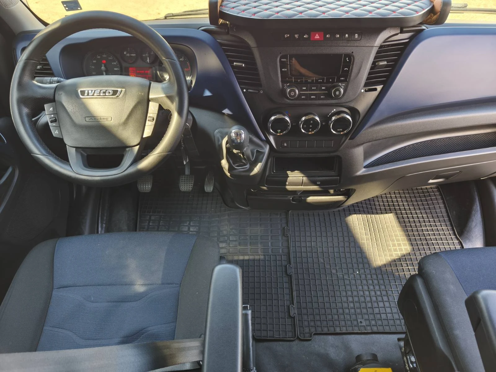 Iveco Daily 4000Е ПЪРВОНАЧАЛНА///10ПАЛ//ДВЕ ЛЕГЛА/ЛИЗИНГ= /ТОП, снимка 12 - Бусове и автобуси - 53865871