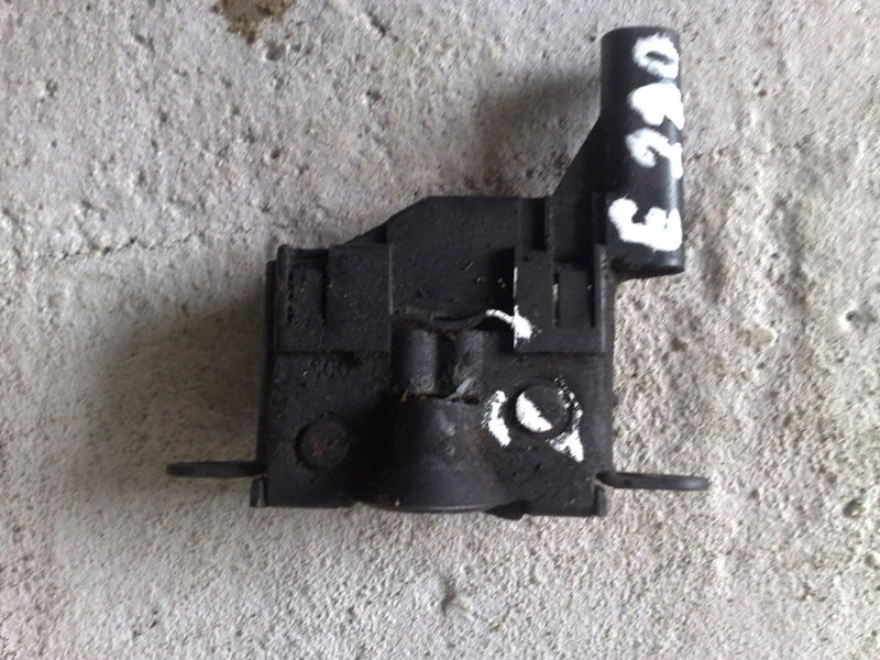 Ключалка преден капак за Мерцедес Е220 01г.