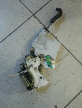 Брава врата задна лява Нисан Алмера Тино 2.7тди