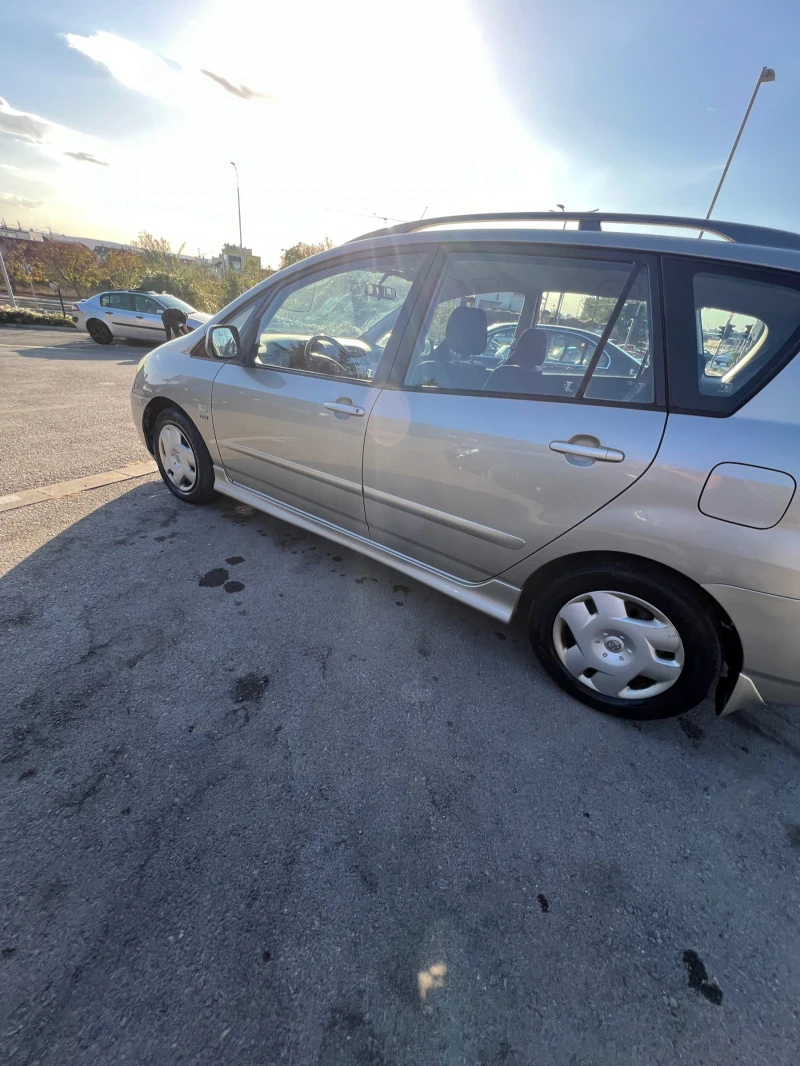 Toyota Corolla verso 1.8 VVT Автоматик, снимка 3 - Автомобили и джипове - 46127357