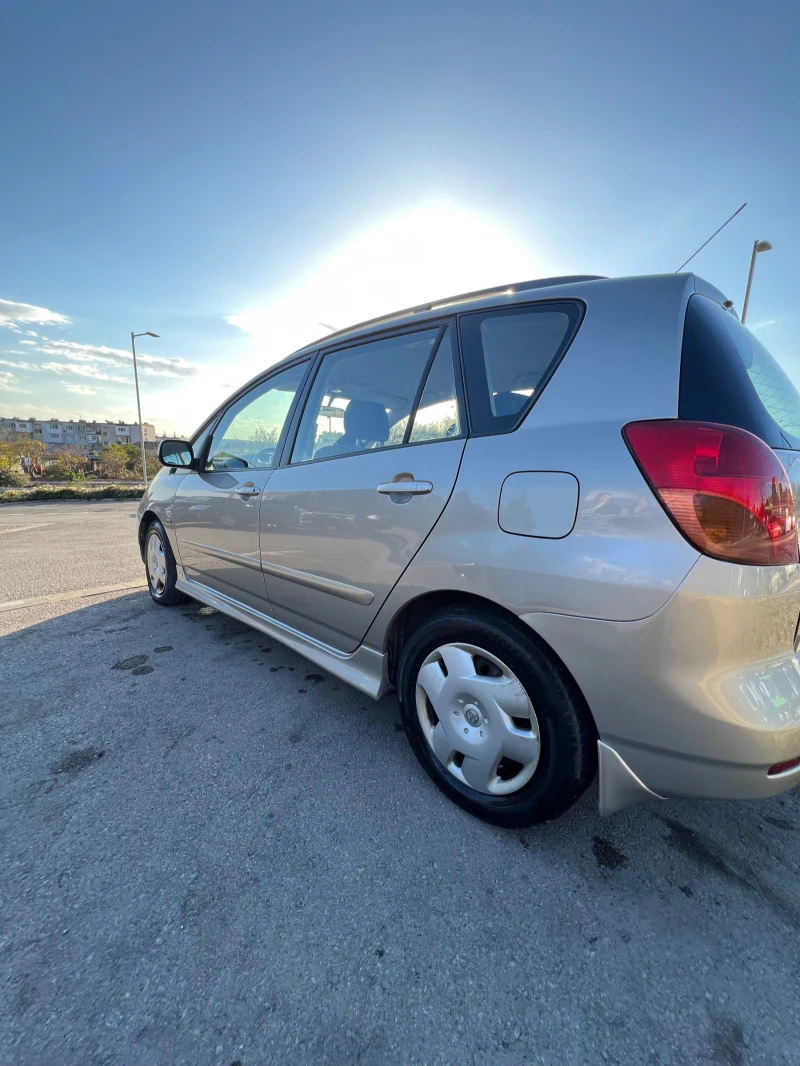 Toyota Corolla verso 1.8 VVT Автоматик, снимка 2 - Автомобили и джипове - 46127357