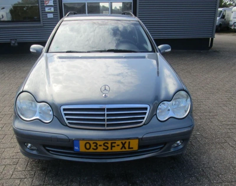 Mercedes-Benz C 180, снимка 8 - Автомобили и джипове - 47768777