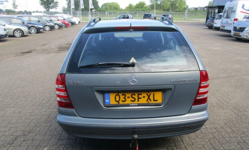 Mercedes-Benz C 180, снимка 4 - Автомобили и джипове - 47768777