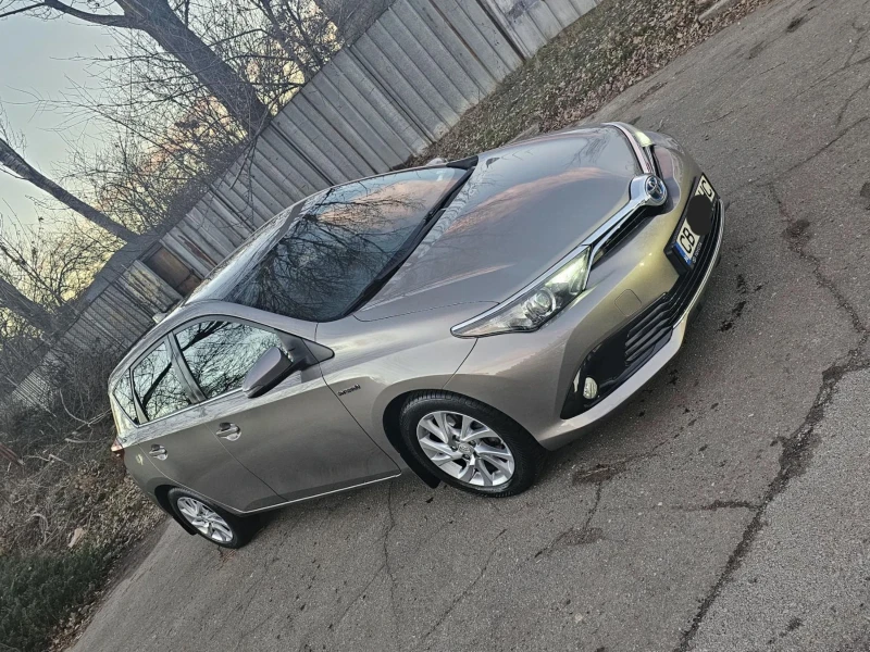 Toyota Auris 1.8, снимка 12 - Автомобили и джипове - 48395418