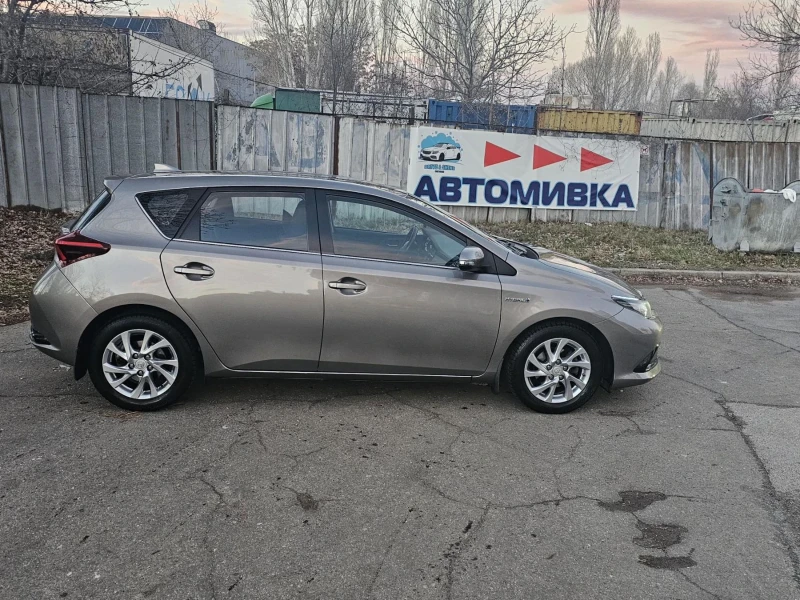 Toyota Auris 1.8, снимка 10 - Автомобили и джипове - 48395418