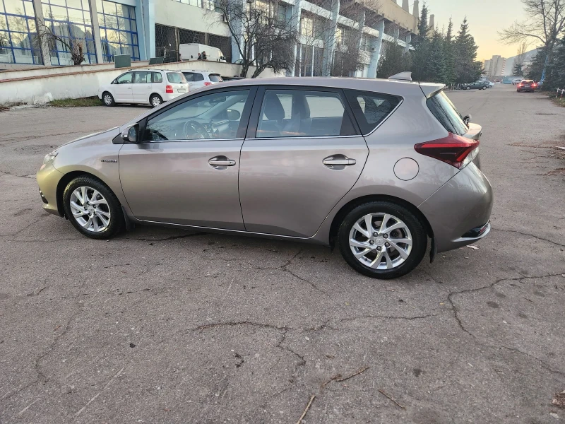 Toyota Auris 1.8, снимка 3 - Автомобили и джипове - 48395418