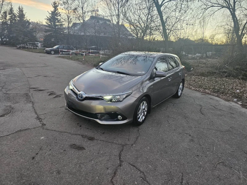 Toyota Auris 1.8, снимка 13 - Автомобили и джипове - 48395418