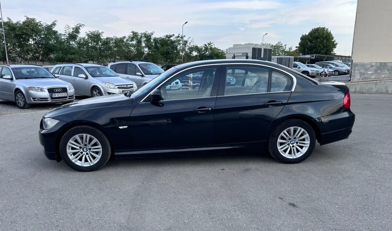 BMW 320 FaceLift - 2.0TDI - КЛИМАТРОНИК - УНИКАТ, снимка 8 - Автомобили и джипове - 51648970