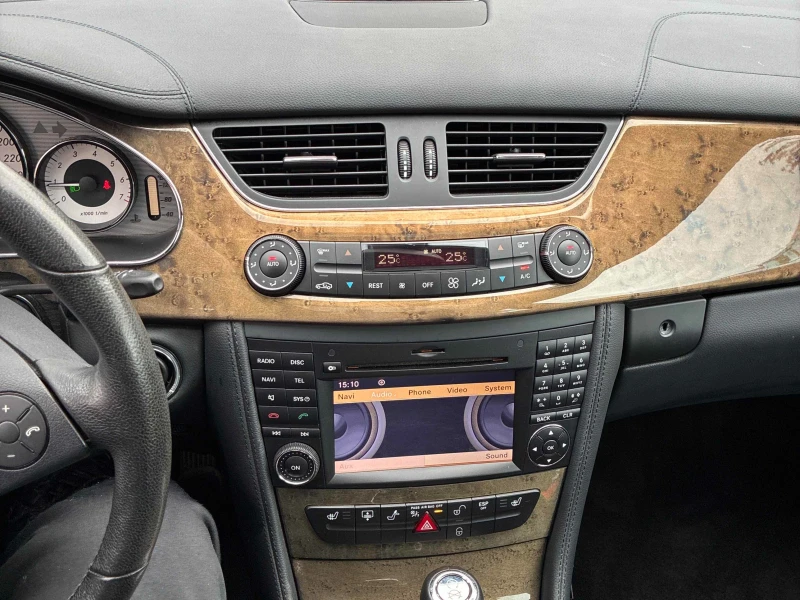 Mercedes-Benz CLS 550 * * CARFAX * * АВТО КРЕДИТ * * , снимка 9 - Автомобили и джипове - 52940839