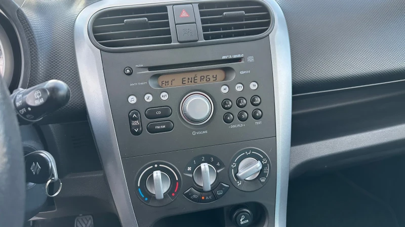 Suzuki Splash 1.3i 4 цилиндъра! Клима! внос Италия!, снимка 14 - Автомобили и джипове - 53500215