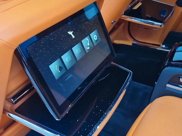 Rolls-Royce Ghost EWB Black Badge = NEW= Гаранция, снимка 14 - Автомобили и джипове - 52930171