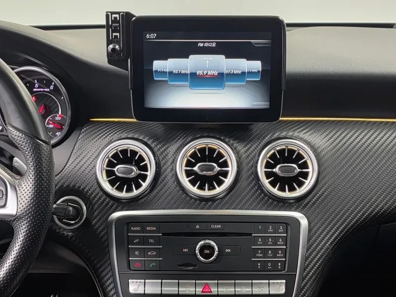Mercedes-Benz A45 AMG 4MATIC, снимка 14 - Автомобили и джипове - 55117339