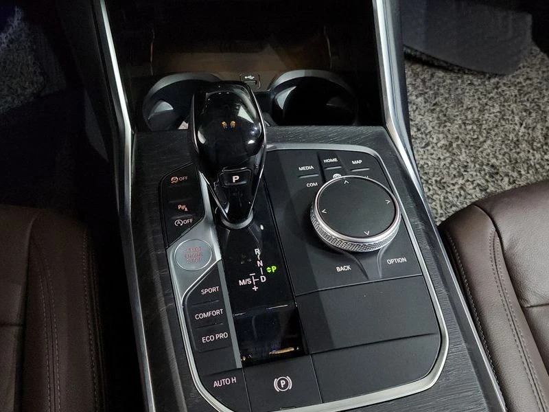BMW 320 320d xDrive Luxury| 190к.с., снимка 9 - Автомобили и джипове - 56072127
