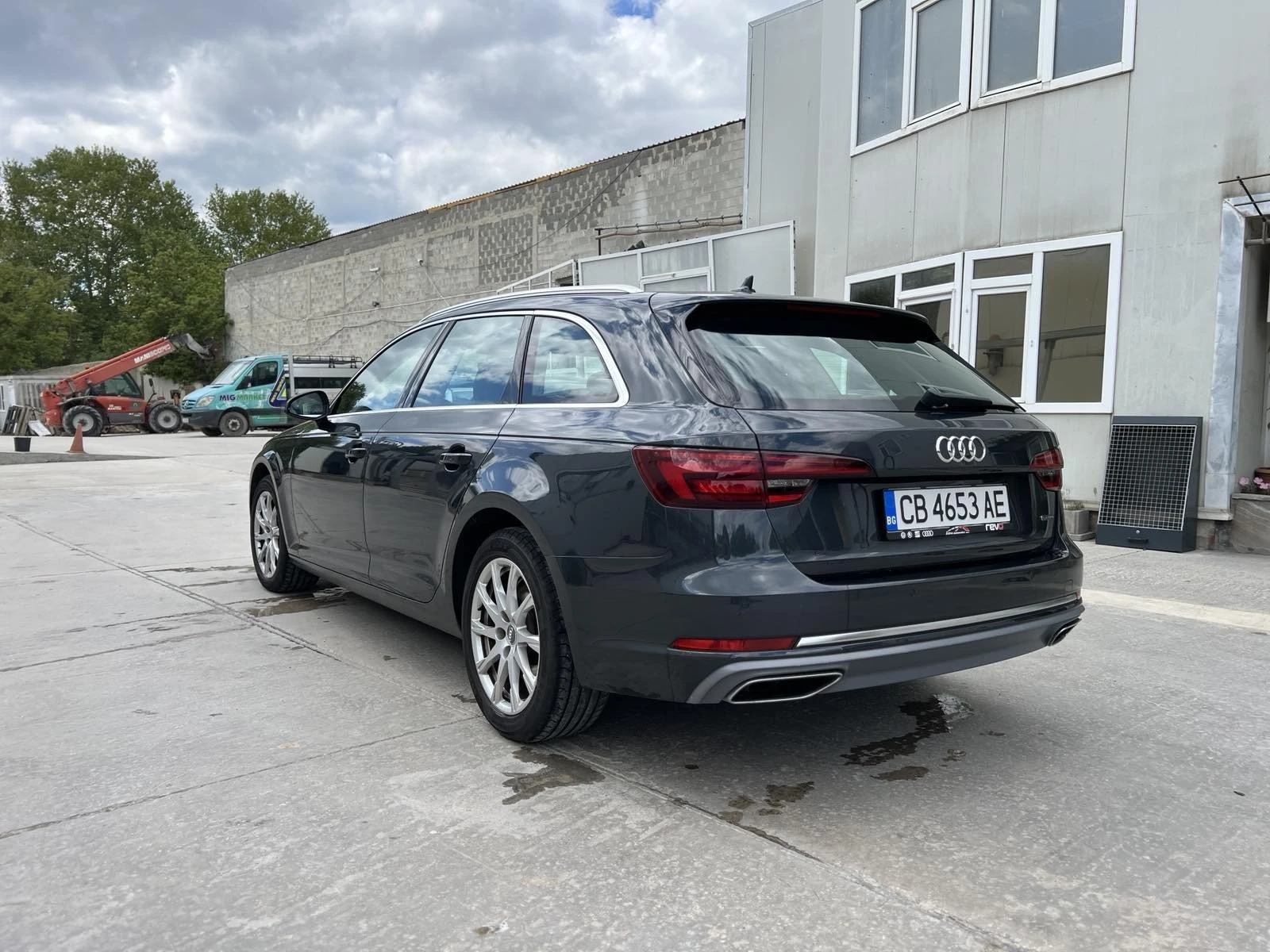 Audi A4 Avant 40 Business Sport Quattro - изображение 5