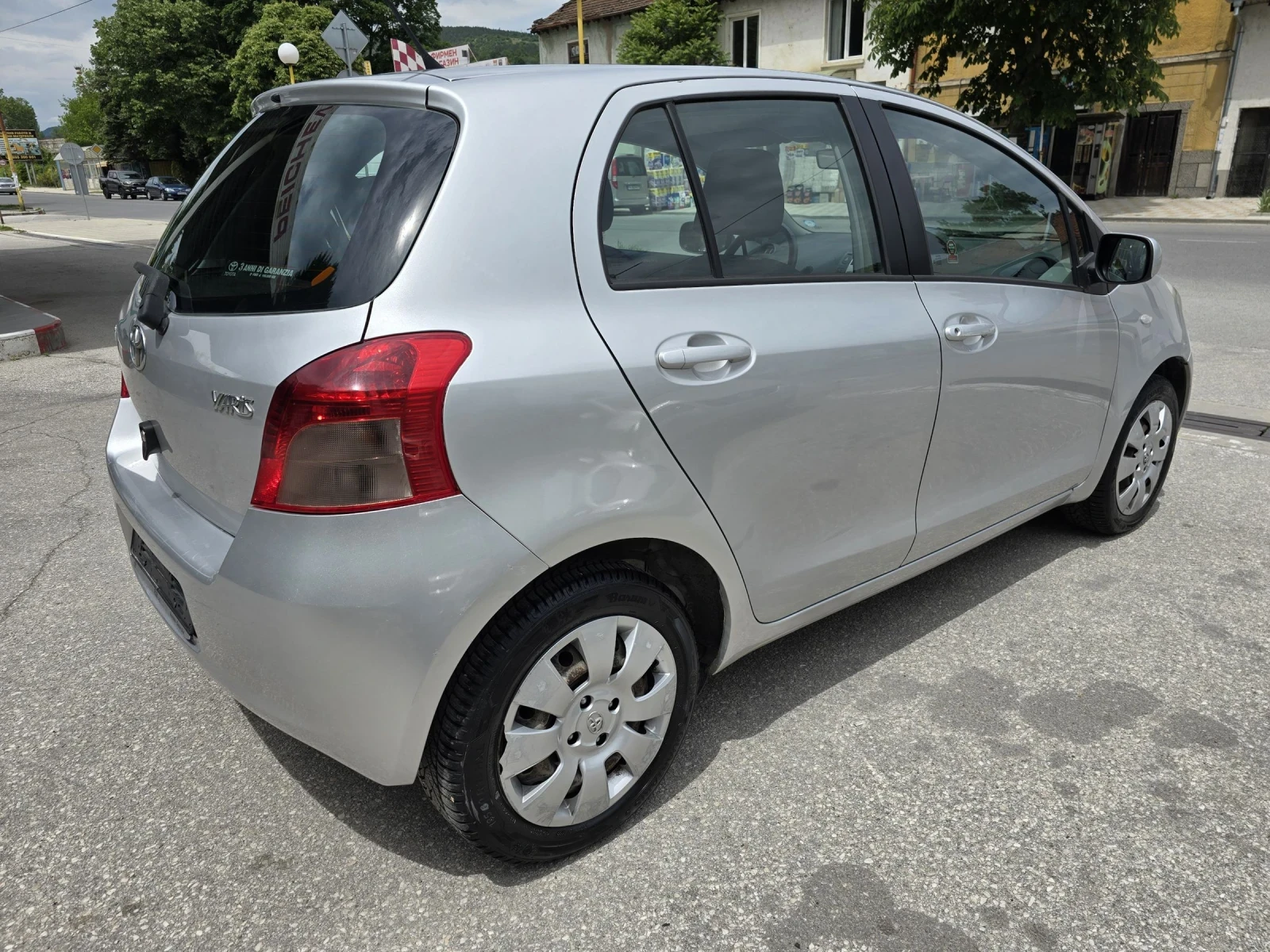 Toyota Yaris 1.0i   70к.с  153000km - изображение 5