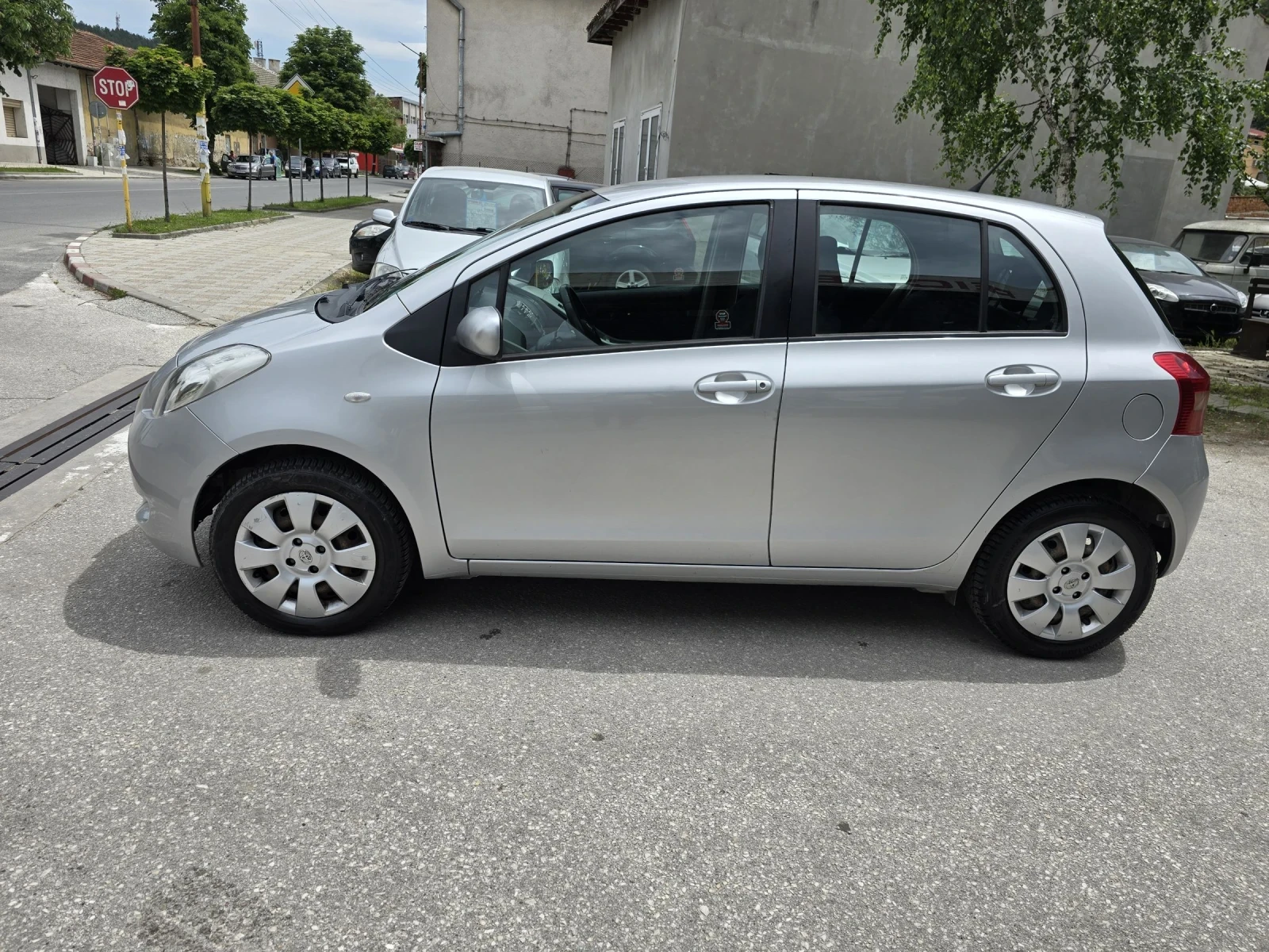 Toyota Yaris 1.0i   70к.с  153000km - изображение 2