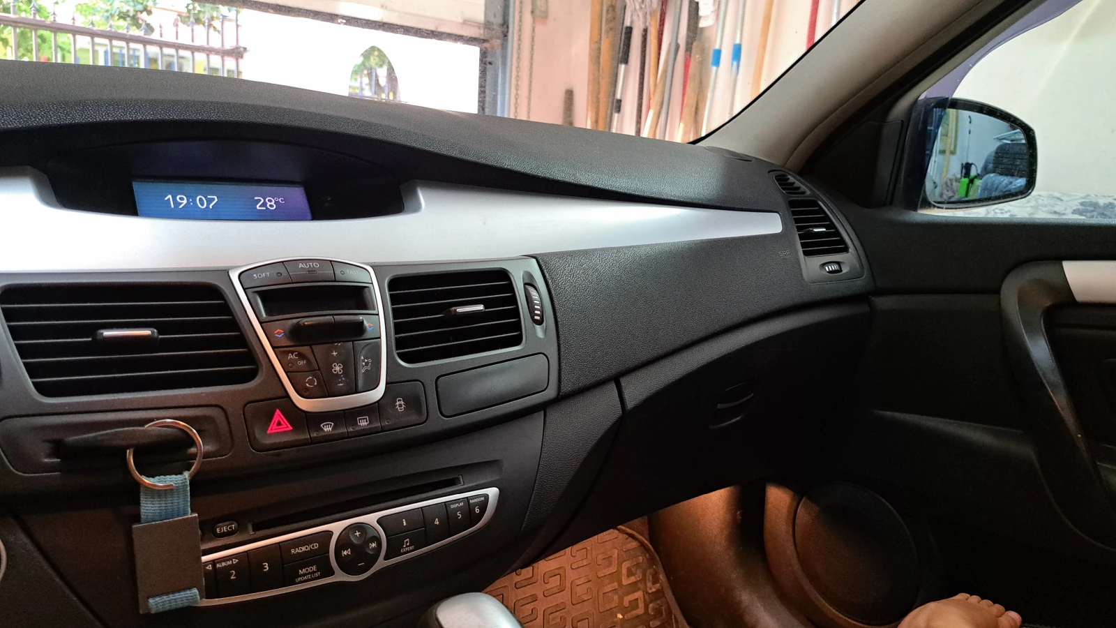 Renault Laguna III - изображение 10