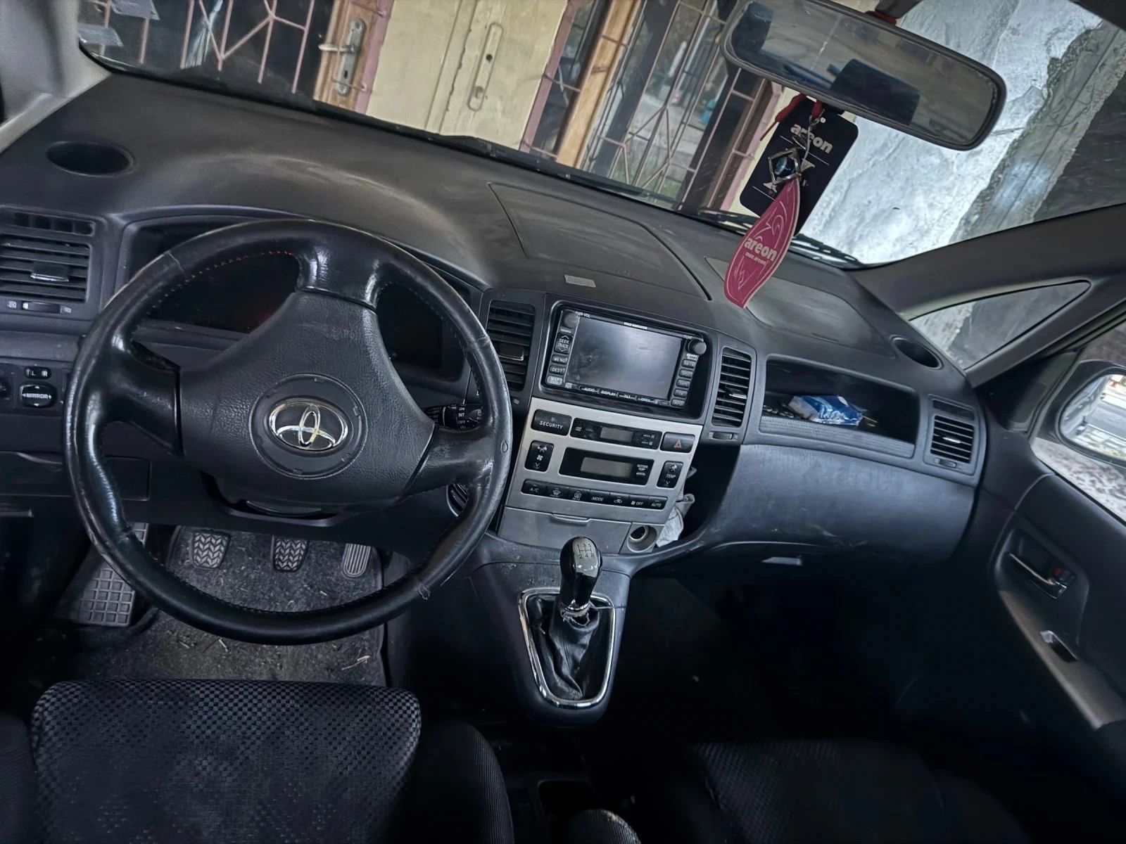 Toyota Corolla verso 1.8 VVT-i - изображение 3