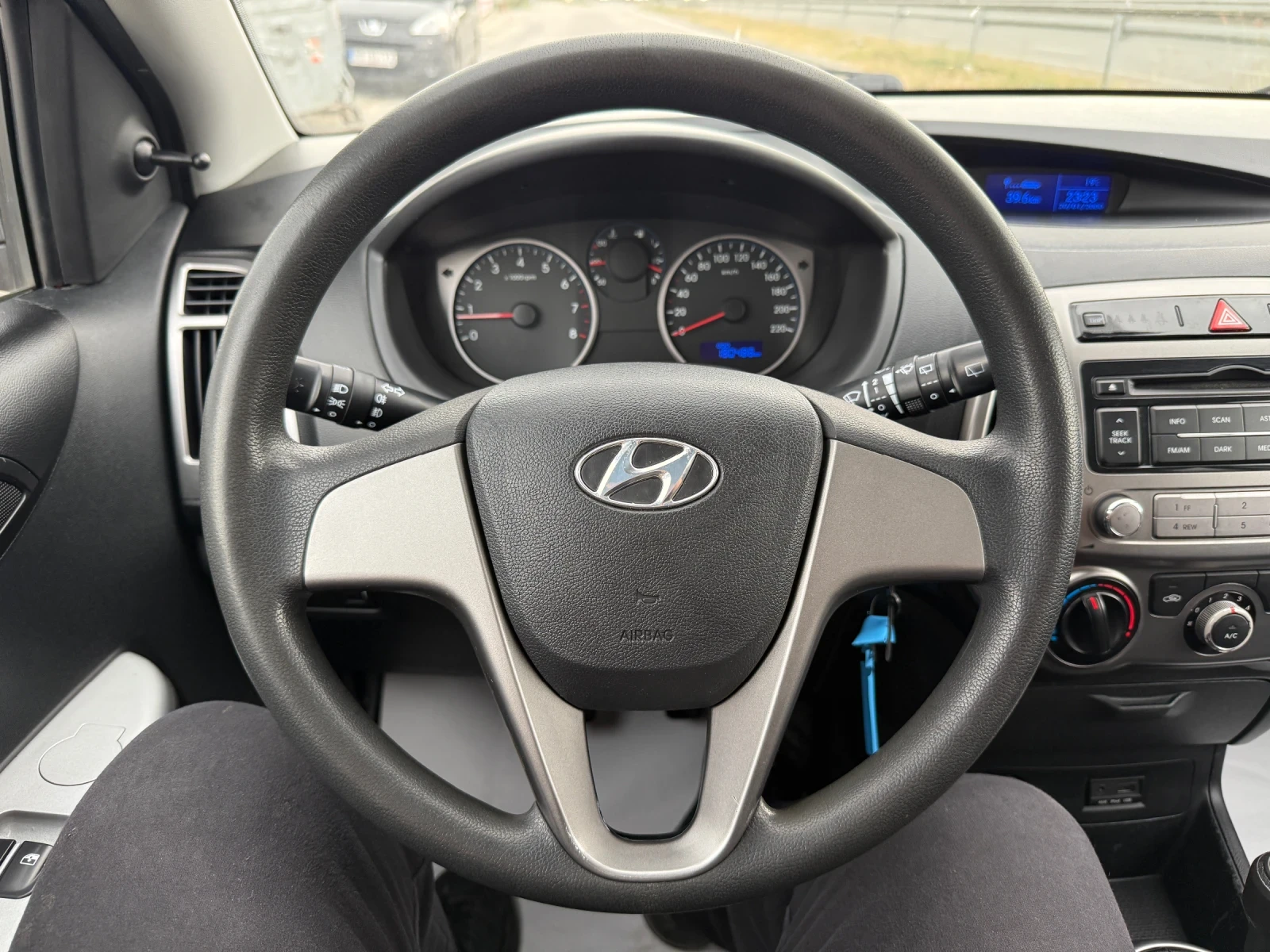 Hyundai I20 1.2i, снимка 13 - Автомобили и джипове - 54046846