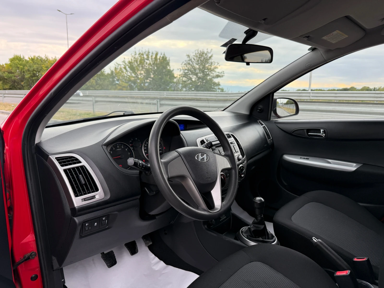 Hyundai I20 1.2i, снимка 7 - Автомобили и джипове - 54046846