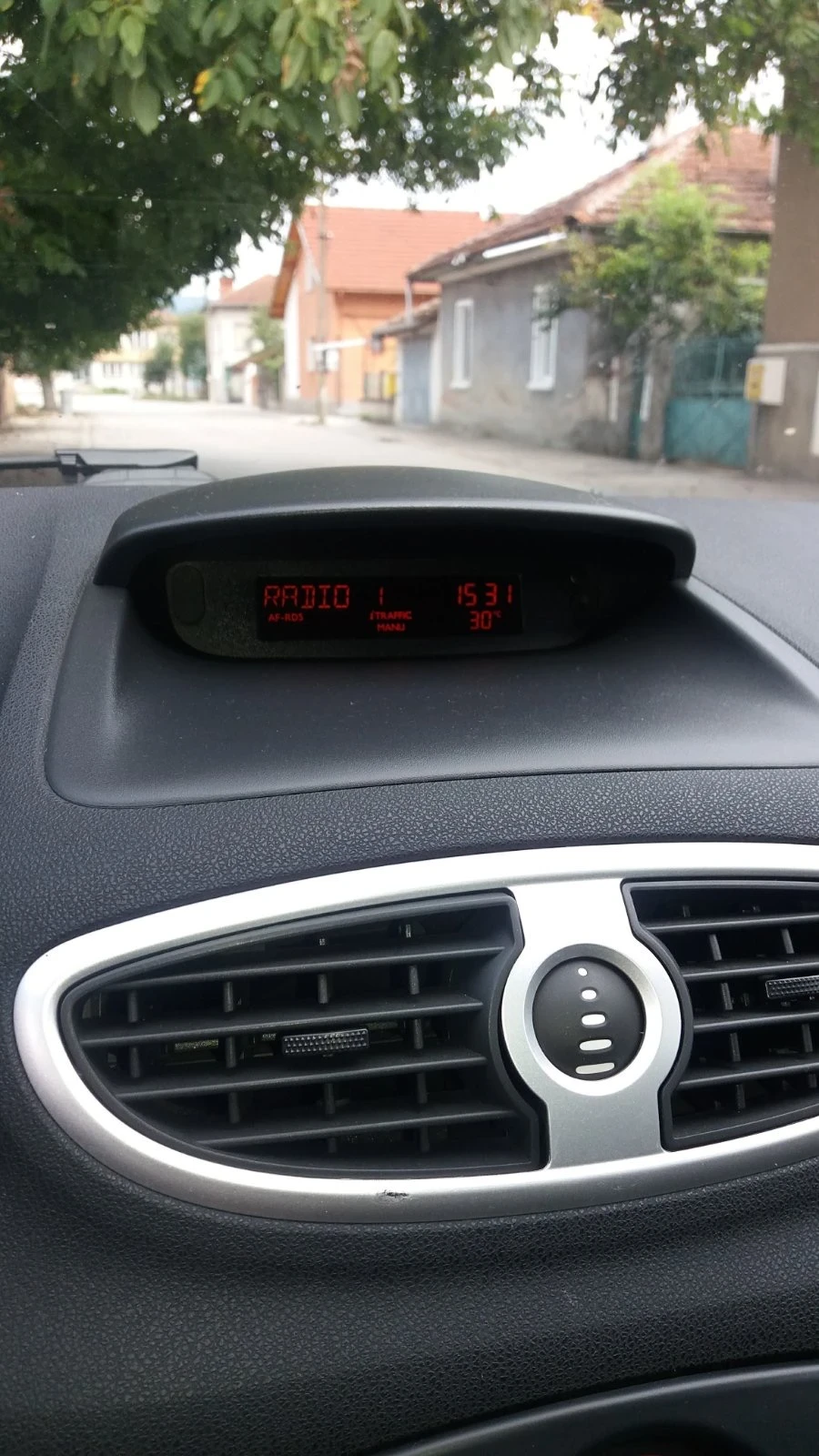 Renault Clio 1.4, снимка 8 - Автомобили и джипове - 54719687