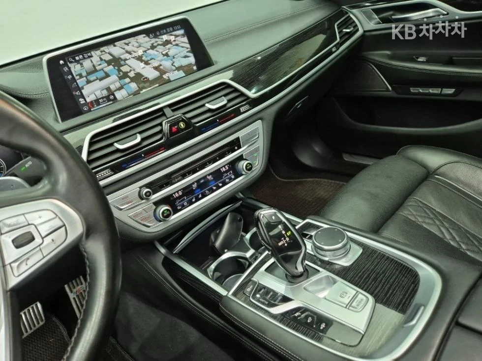 BMW 740 LI XDRIVE M SPORT HEAD UP PANORAMA 360CAM EKPAHИ, снимка 11 - Автомобили и джипове - 55452987