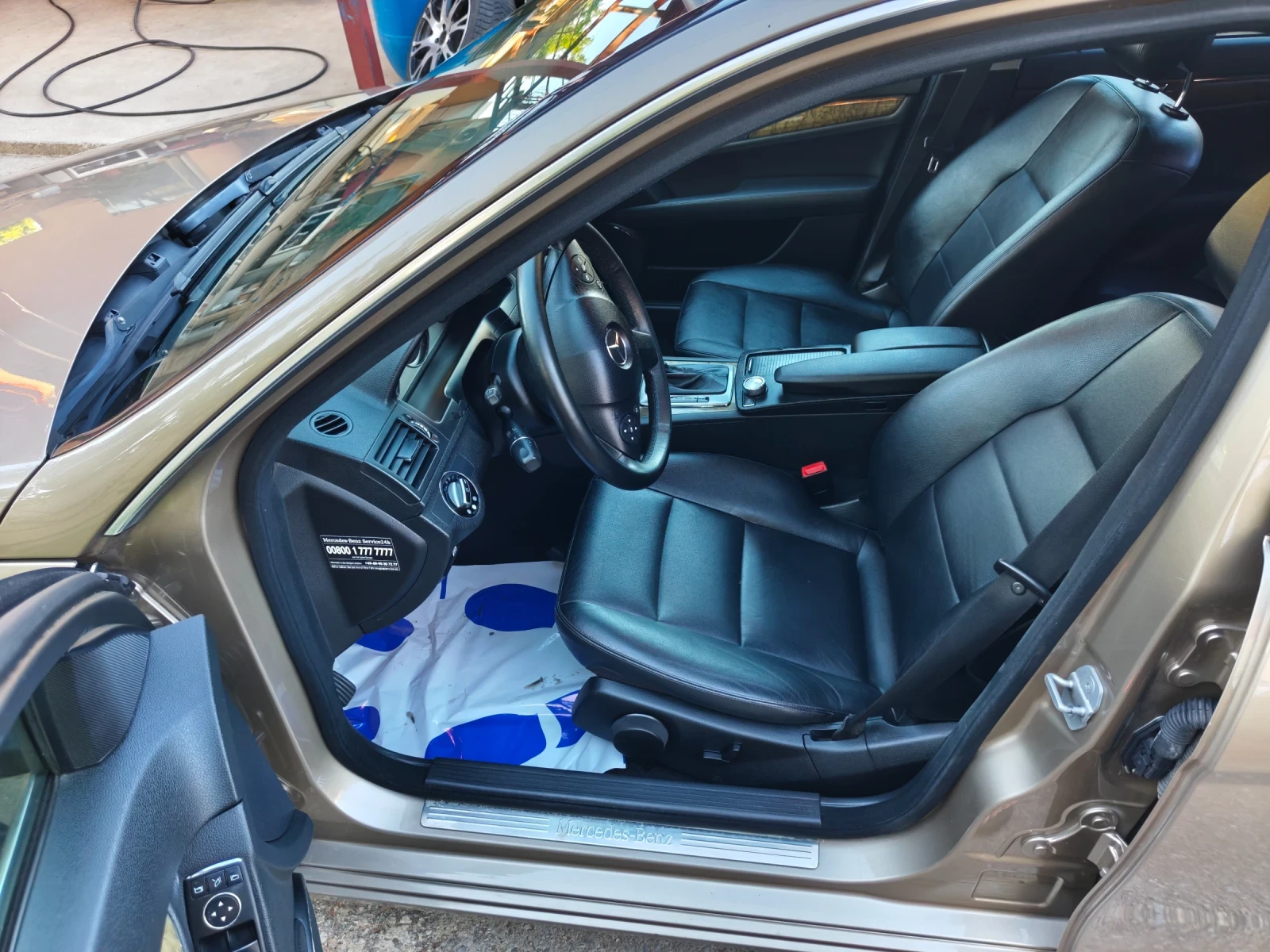 Mercedes-Benz C 320 Avatgarde, снимка 5 - Автомобили и джипове - 55501850