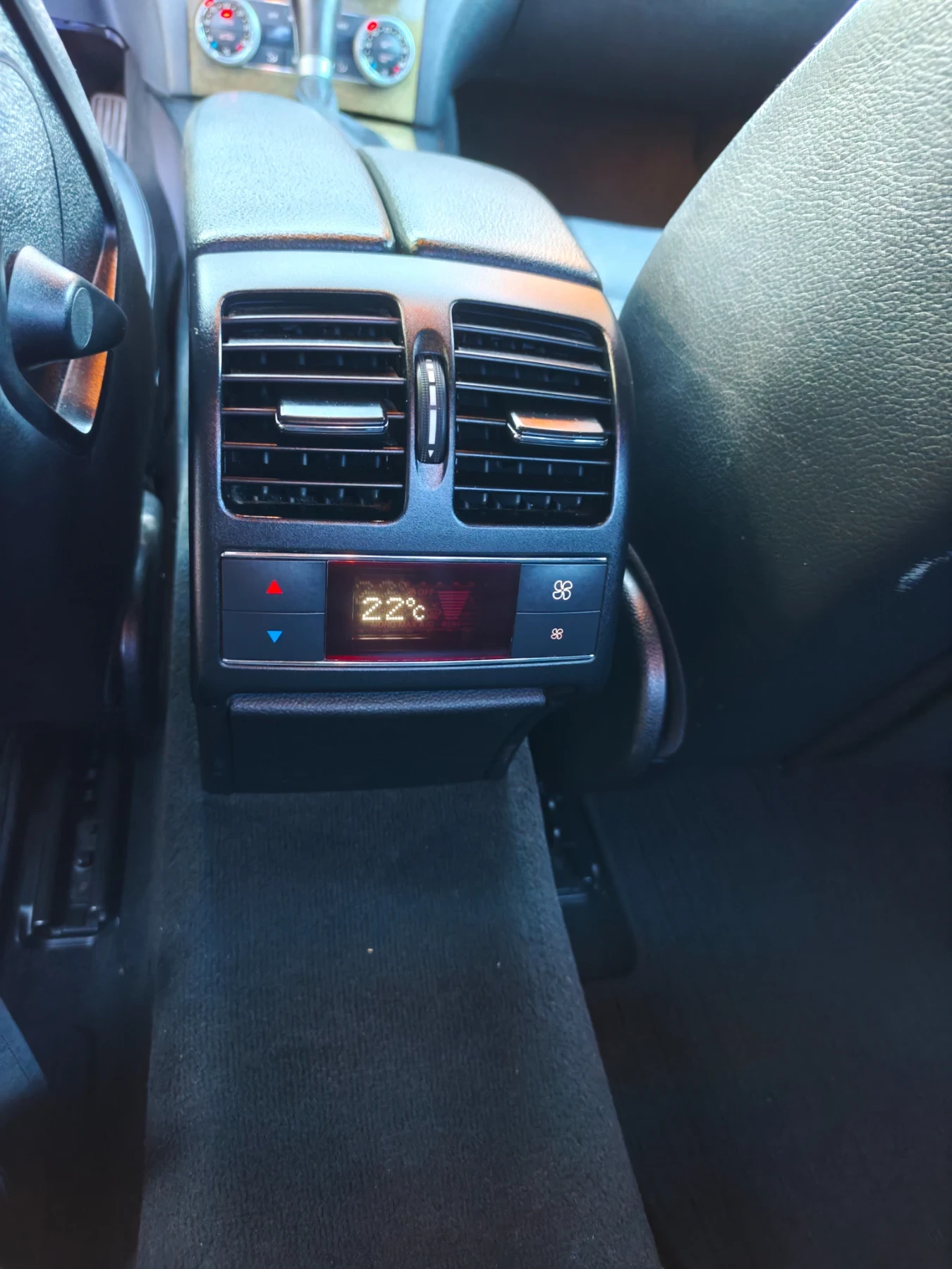 Mercedes-Benz C 320 Avatgarde, снимка 9 - Автомобили и джипове - 55501850