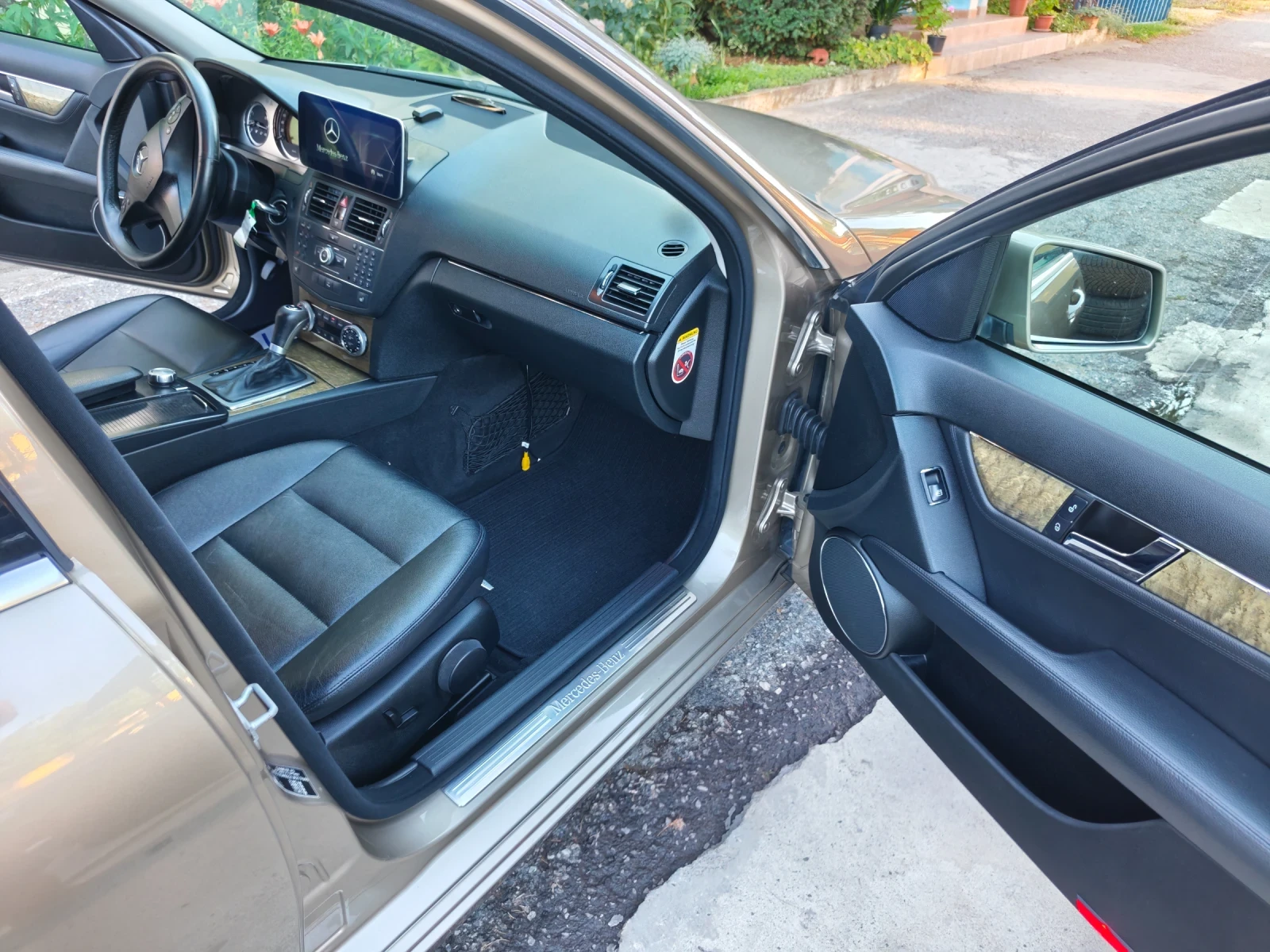 Mercedes-Benz C 320 Avatgarde, снимка 7 - Автомобили и джипове - 55501850