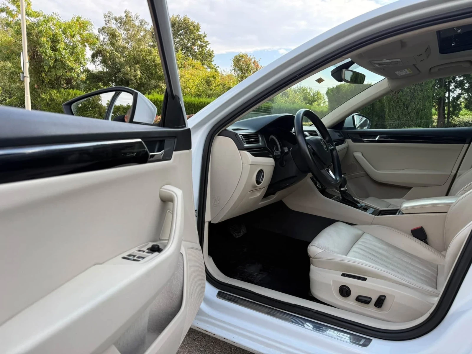 Skoda Superb 4x4 L&K 190kc, снимка 10 - Автомобили и джипове - 56651875
