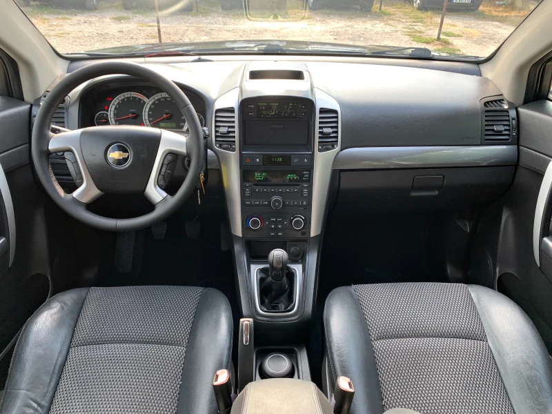 Chevrolet Captiva 2.4i ГАЗОВ ИНЖЕКЦИОН 6+ 1М, снимка 9 - Автомобили и джипове - 51345097