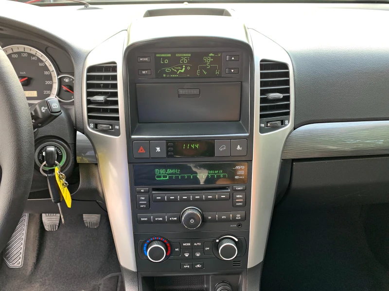 Chevrolet Captiva 2.4i ГАЗОВ ИНЖЕКЦИОН 6+ 1М, снимка 10 - Автомобили и джипове - 51345097