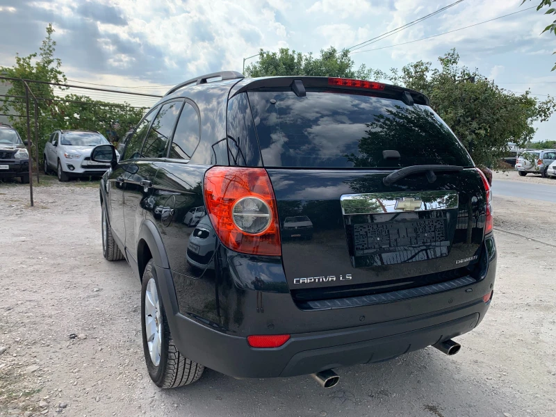 Chevrolet Captiva 2.4i ГАЗОВ ИНЖЕКЦИОН 6+ 1М, снимка 3 - Автомобили и джипове - 51345097