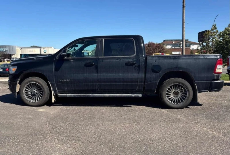 Dodge RAM 1500 2022 BIG HORN 5.7 * БЕЗ ПЪРВОНАЧАЛНА ВНОСКА* , снимка 3 - Автомобили и джипове - 52813659