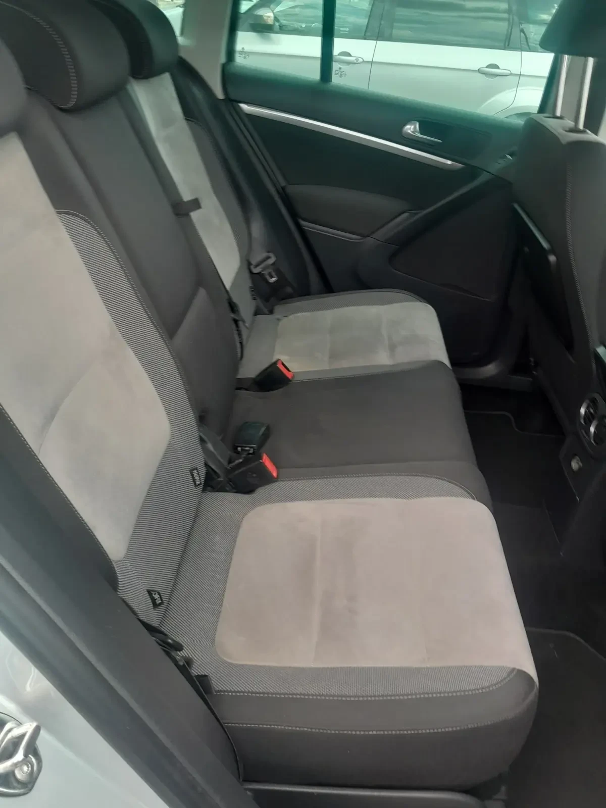 VW Tiguan 2.0 D 4x4  - изображение 9