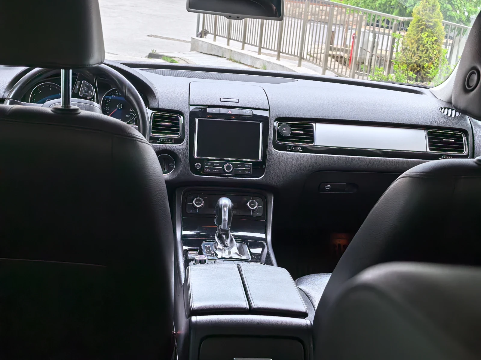 VW Touareg, снимка 6 - Автомобили и джипове - 54645091