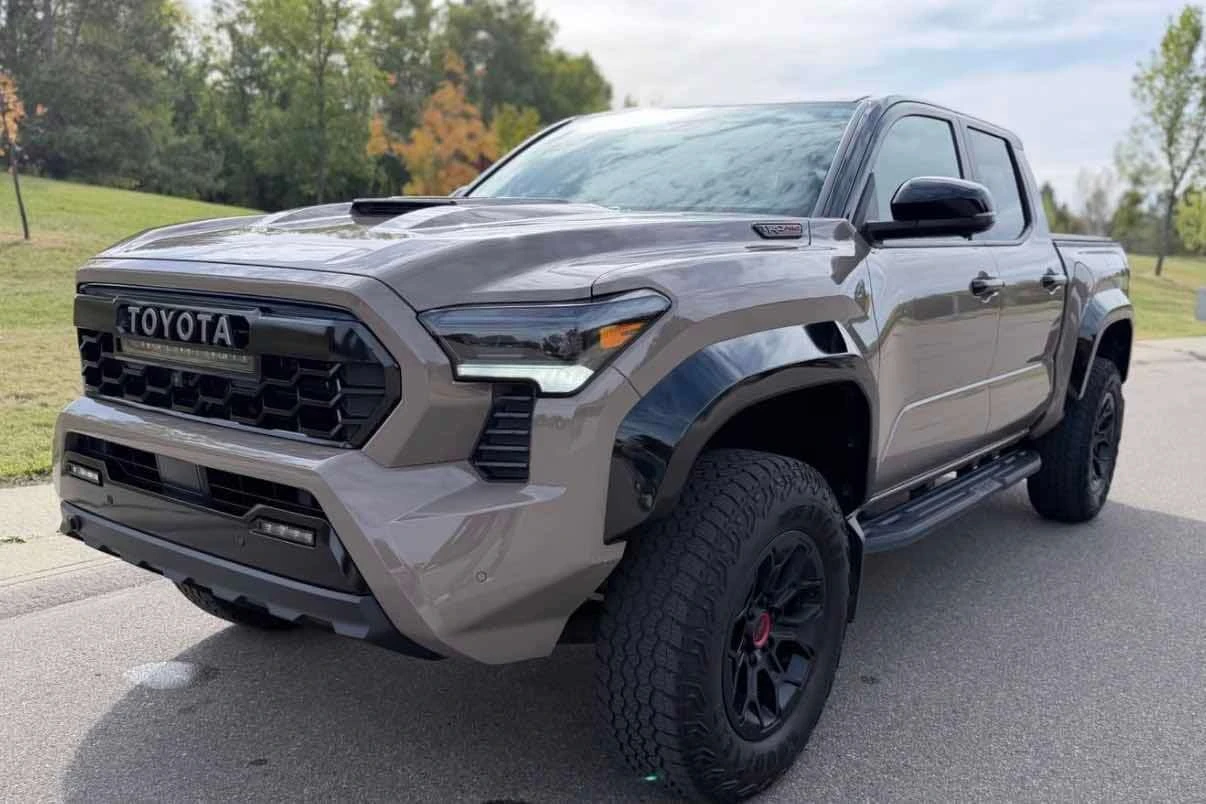 Toyota Tacoma * Hybrid * CARFAX * 