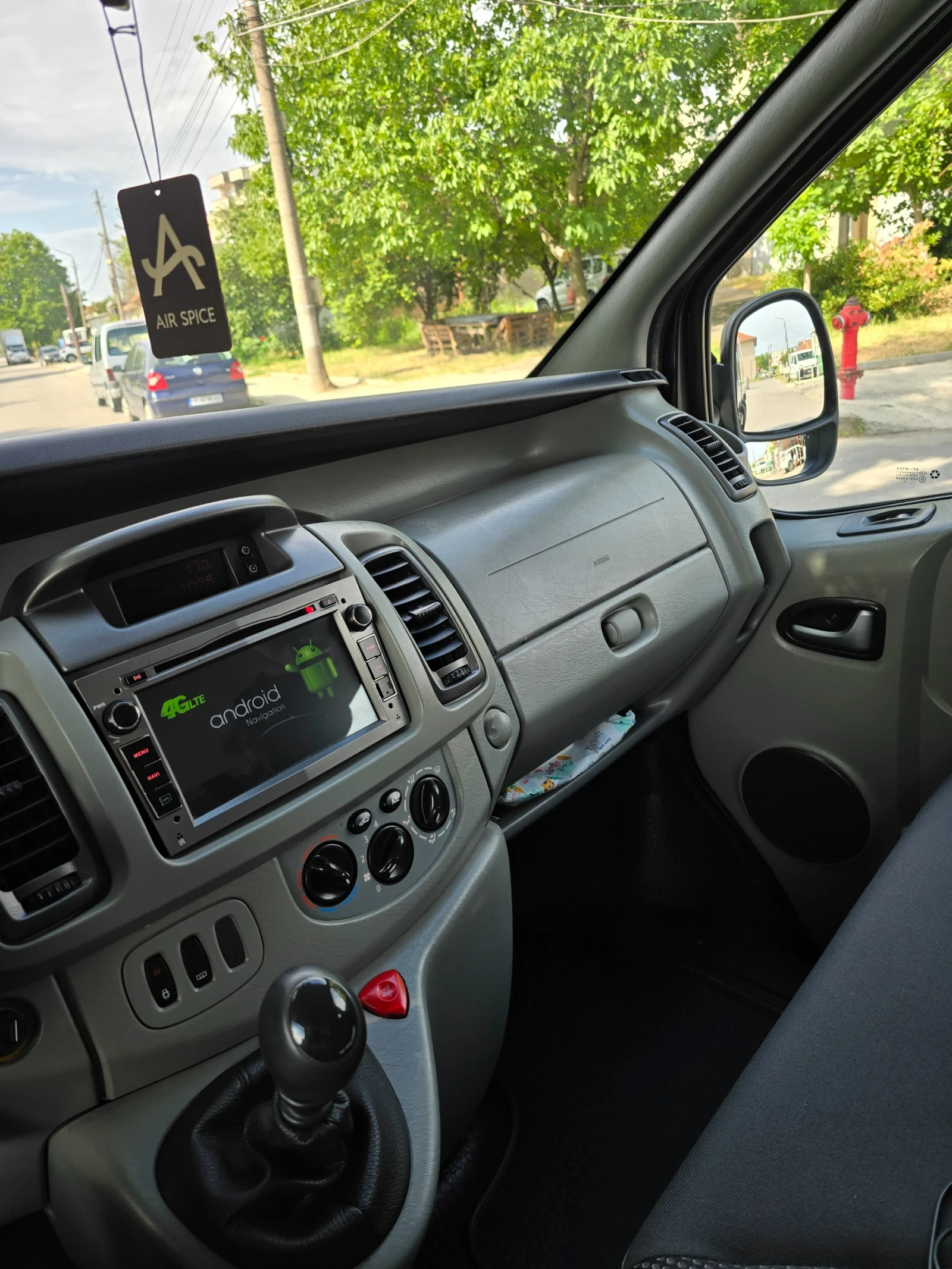 Opel Vivaro, снимка 11 - Бусове и автобуси - 55249750