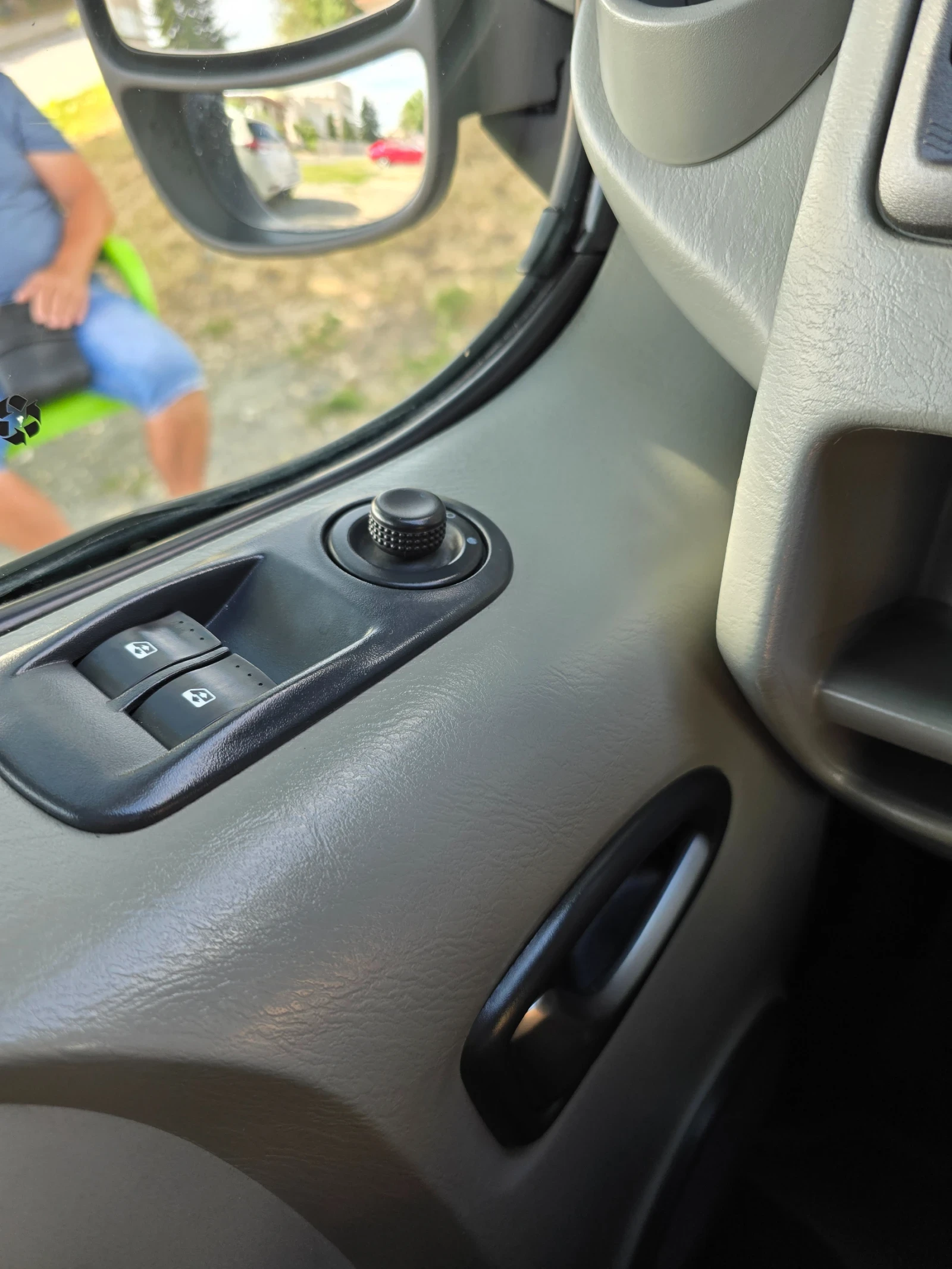 Opel Vivaro, снимка 12 - Бусове и автобуси - 55249750