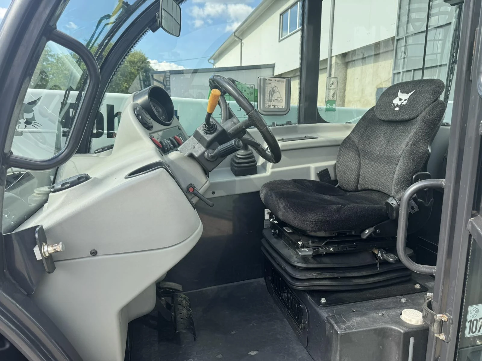 Телескопичен товарач Bobcat TL38.70HF - лизинг - изображение 6